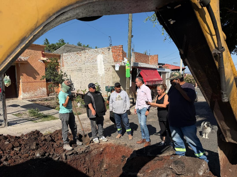 SAPAZ atiende colapso de red sanitaria en Ex Hacienda El Refugio