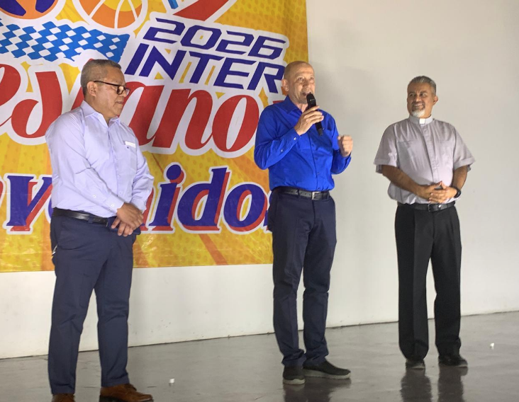 Ricardo Noriega da la bienvenida a familias en los Juegos Intersalesianos de Secundaria 