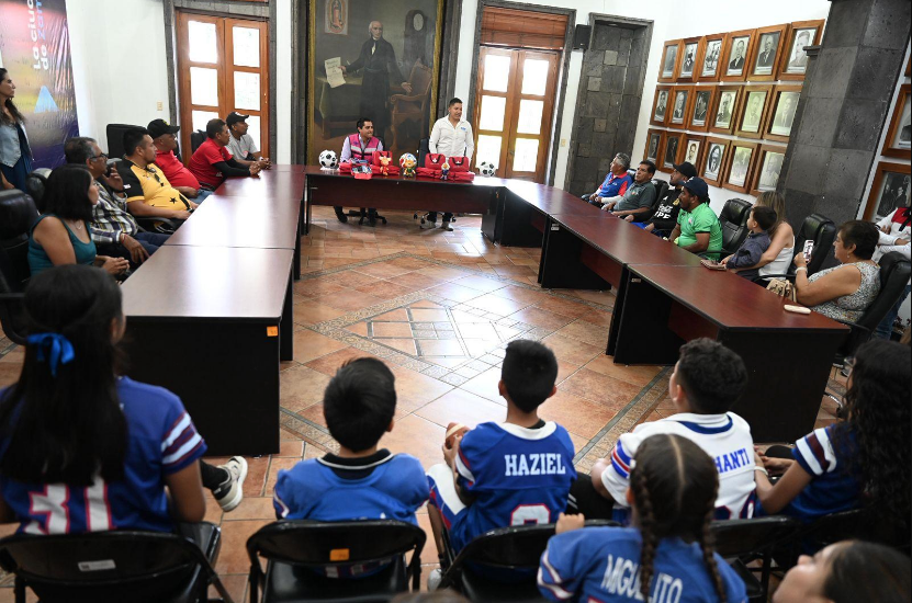 Entregan equipo médico a ligas deportivas para atender emergencias en Zamora