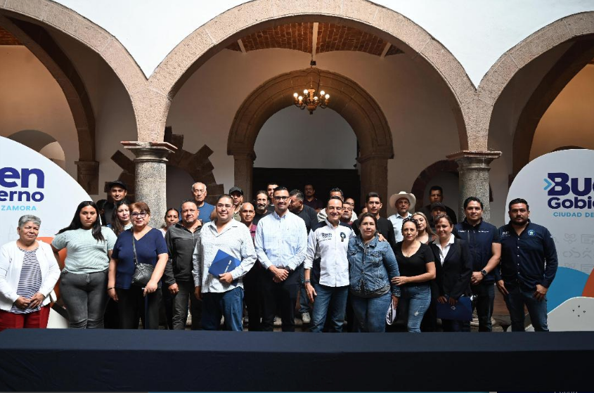 Carlos Soto brinda las factibilidades para electrificación de Riveras de Jericó y Guadalupano 1