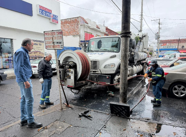 SAPAZ refuerza limpieza de alcantarillas para prevenir afectaciones por lluvias en Zamora