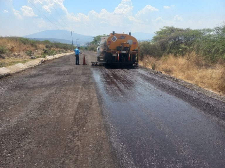 Registra 50 por ciento de avance la pavimentación del acceso al Relleno Sanitario de Zamora