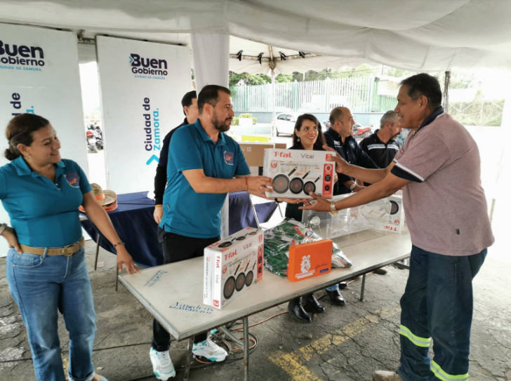 Buen Gobierno reconoce la labor de jardineros en su día