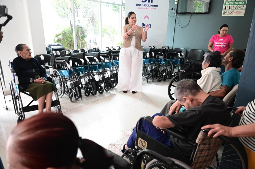 DIF Zamora beneficia a más de 190 familias con entrega de sillas de ruedas   