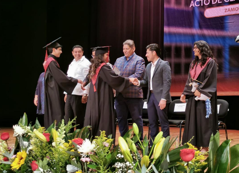 El Buen Gobierno acompaña graduación de 453 estudiantes del COBAEM Zamora