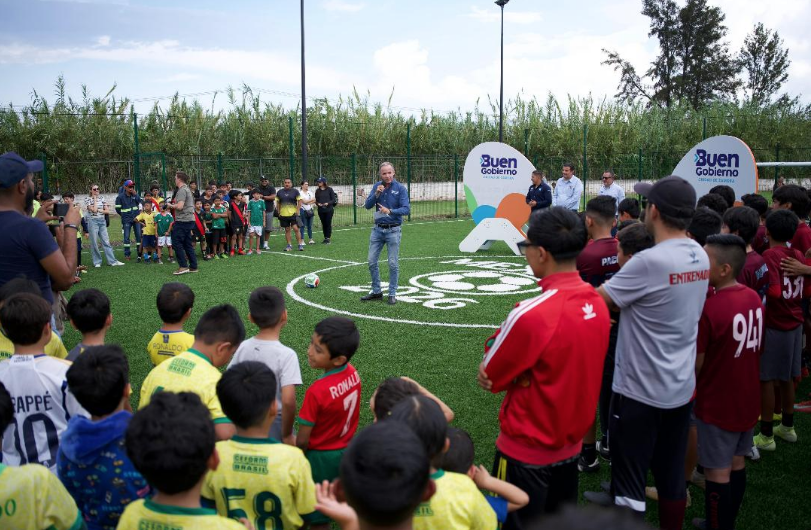 Buen Gobierno de Zamora entrega dos nuevas canchas de Futbol 5 gestionadas por el presidente Carlos Soto