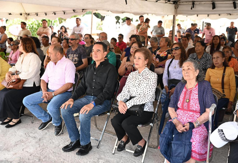 Ofrecen misa en honor a madres fallecidas en el Panteón Municipal