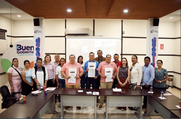 Carlos Soto firma convenio con Pinturas Ducald para mejorar 18 planteles educativos