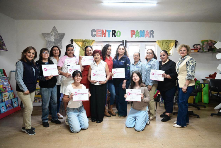 DIF Zamora concluye con éxito curso de corte y automaquillaje en el Centro PAMAR-CCPI