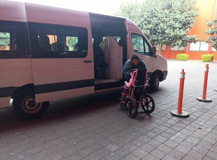 DIF Zamora traslada a familias al CRIT Teletón para recibir atención especializada