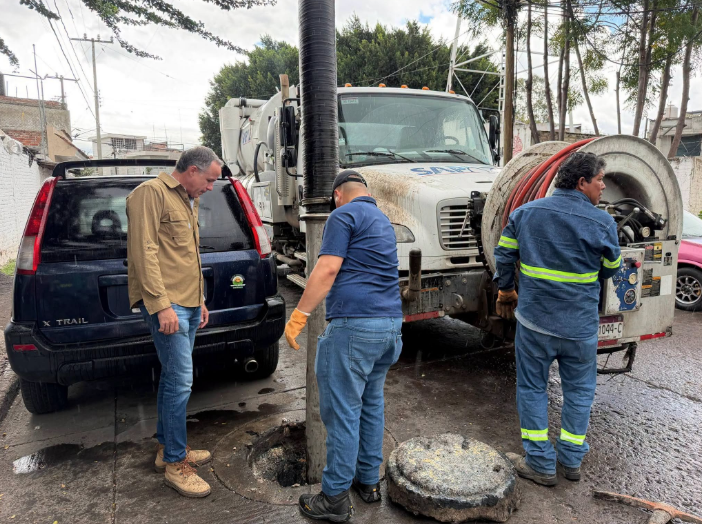 SAPAZ refuerza limpieza de drenajes para prevenir afectaciones durante las lluvias