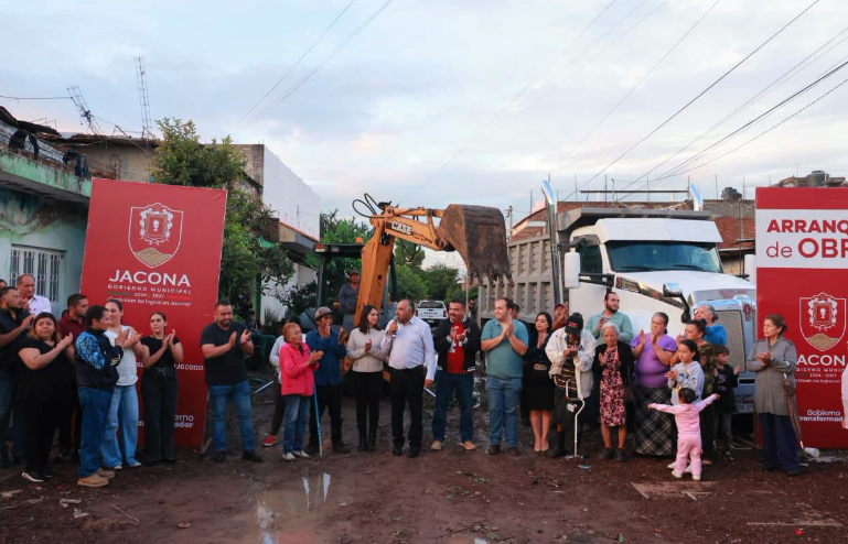 El Presidente Isidoro Mosqueda llevó a cabo el arranque de obra de la calle Guatemala