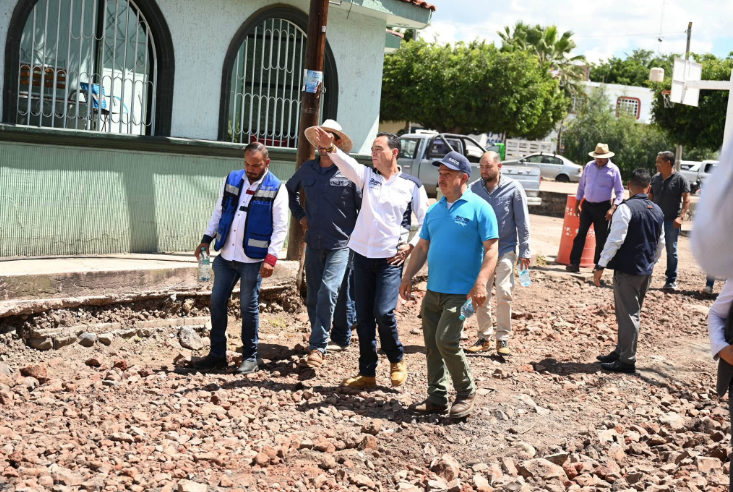 Carlos Soto supervisó avances de pavimentación en Atecucario y Romero de Guzmán