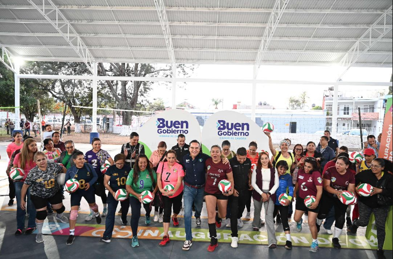 Carlos Soto entregó rehabilitación de techumbre en la Unidad Deportiva El Chamizal