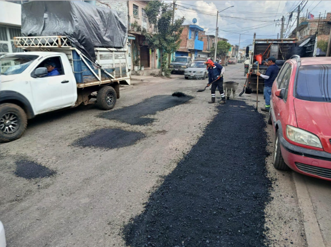 Carlos Soto Delgado mantiene acciones de bacheo en distintos puntos de Zamora
