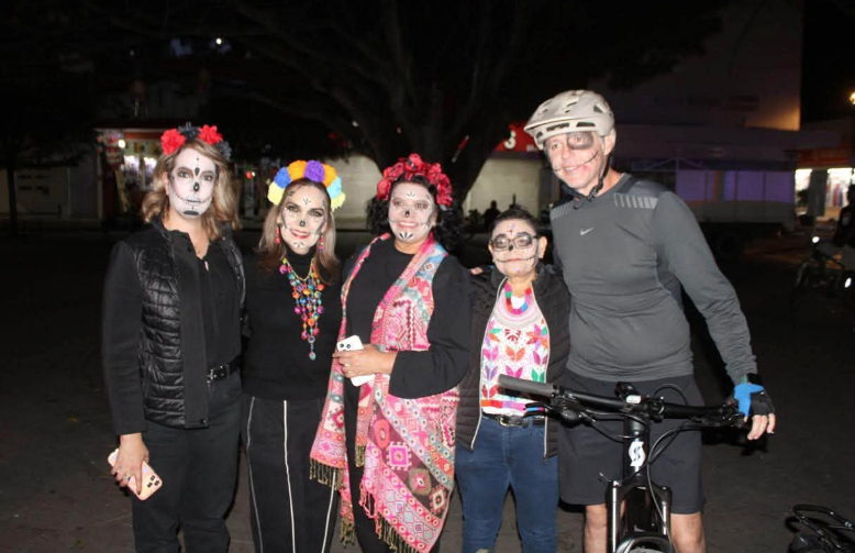 Familias zamoranas y grupos de amigos disfrutan de la Rodada de las Ánimas